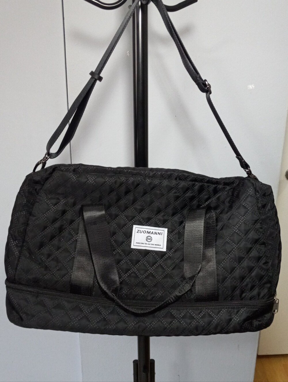 Zuomanni Unisex Quilted Black Travel Duffel Bag Large Capacity Shoulder Strap